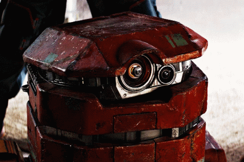 Star Wars droid B2EMO shrinks down into his shell